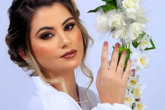 Maquiadora Profissional  , Penteados e Tratamento Capilar 