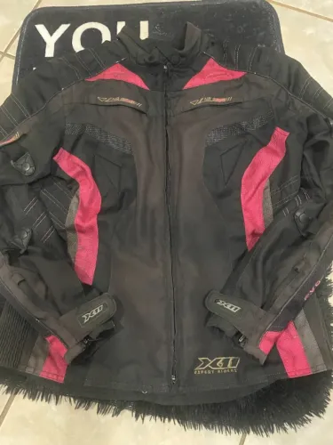 Jaqueta Moto X11 Evo3 100% Impermeável Preto/Rosa GG mas veste um tamanho G