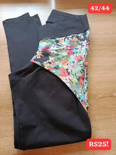 Calça Legging Conservada com Detalhe Floral