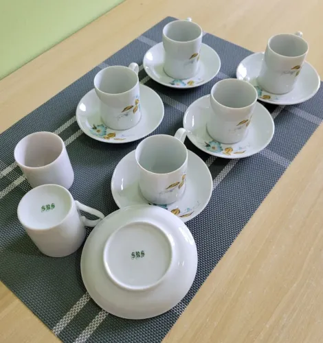 Xicaras de cafezinho( 6) porcelana SRS + brinde