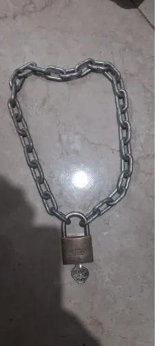 Cadeado com chave e corrente 60cm