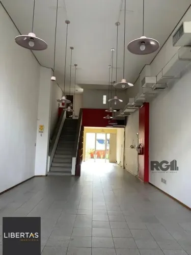 Loja comercial, disponível para venda e locação na Avenida Cristóvão Colombo