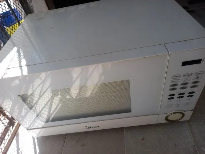 Forno micro-ondas com.defeito