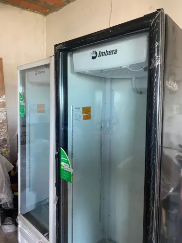 Expositora Refrigerada 453 Litros Imbera VRS16 Preta - Bivolt