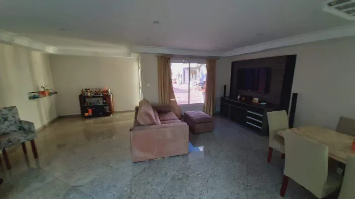 Casa em Condomínio Fechado c/ 4 quartos, 2 suítes e 8 vagas, 325m², à venda no , no bairro