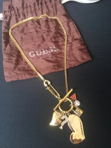 Guess colar