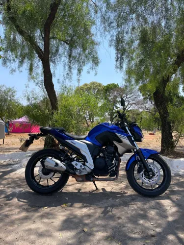 Moto fazer 250cc IPVA pago, revisada recentemente! 