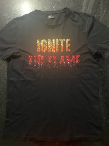 Camiseta Zara Man 'Ignite The Flame' com Paetês