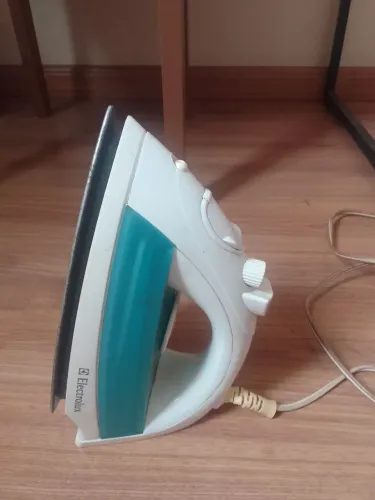 Ferro de Passar Roupa Electrolux