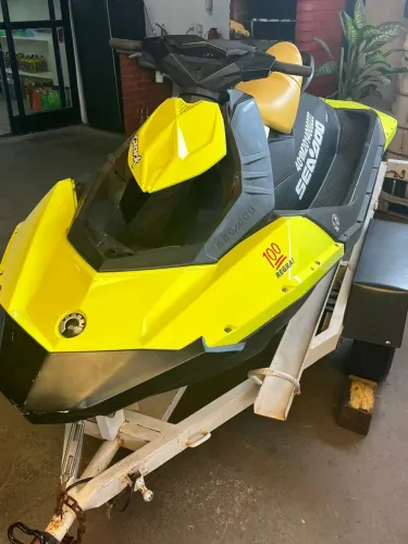 Jet Sky Spark Sea-Doo 2014 Troco por pick-up 