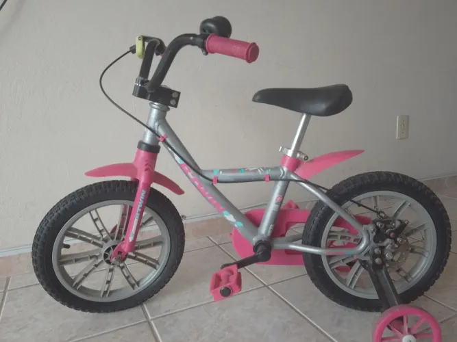 Bicicleta infantil marca BTWIN