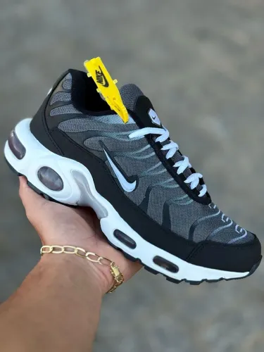Nike Air Max Plus TN - Cinza e Preto
