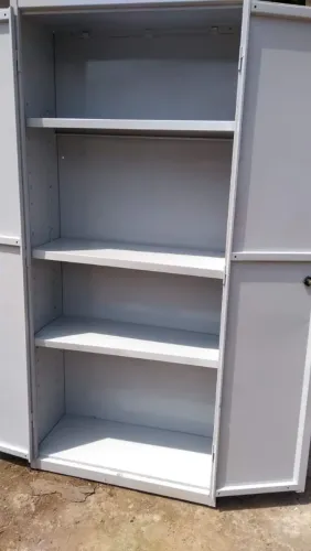 Vendo armario de aço com duas portas 