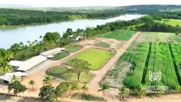 MARAVILHOSA FAZENDA NA REGIÃO CENTRAL COM BEIRA DE RIO SÃO FRANCISCO E FANTÁSTICA ESTRUTUR