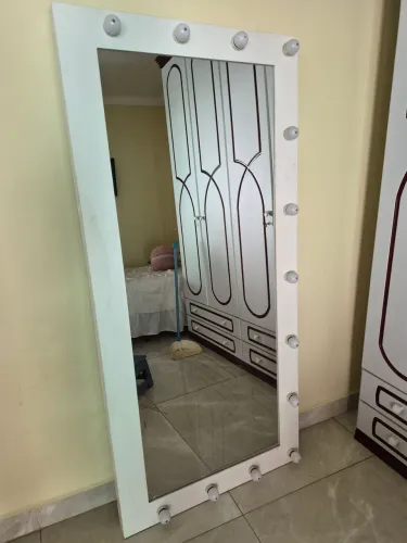 Espelho com lâmpadas, 170cm  x 80 cm