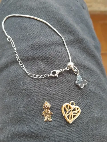 Vendo uma pulseira e dois pinget da romanel 