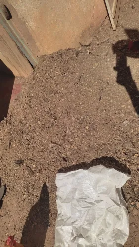 Vende-se adubo de galinha.