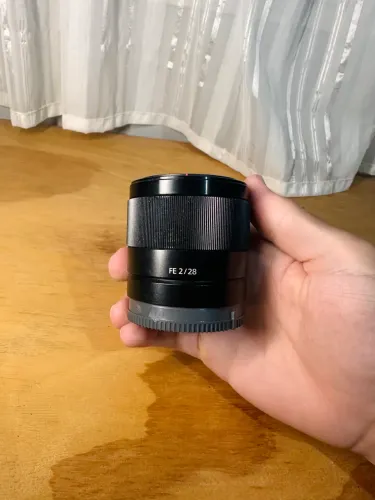 Lente Sony FE 28mm F2