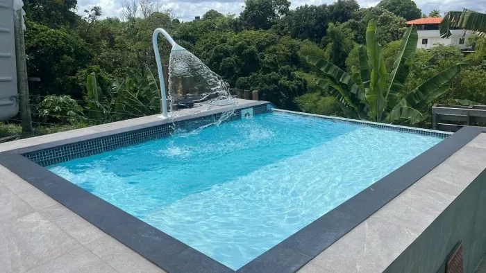 Piscina com borda infinita