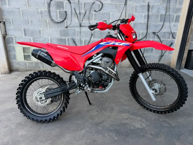 CRF 250 F Completa de acessórios.