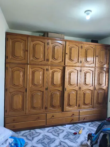Guarda roupas de casal em madeira