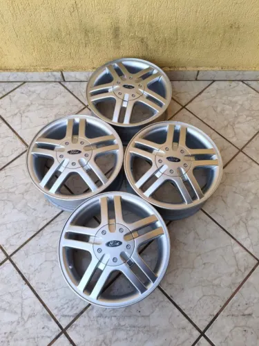 Rodas Focus aro 15 4x108 Recém pintadas, sem pneus, Não Aceito trocas, leia o anúncio todo