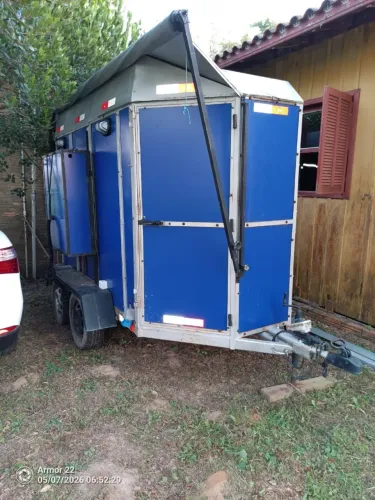 Vende-se reboque para 2 cavalos