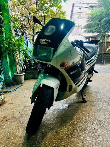 Honda CBR 450 SR ? Ano 1990 | Aceito cartão