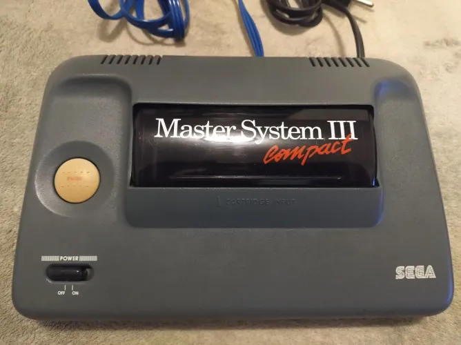 Master System 3 Compact com mod A/V, Alex Kidd na memória e 2 fitas.