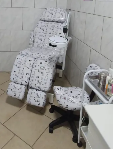 Cadeira de Podologia com mocho e exaustor
