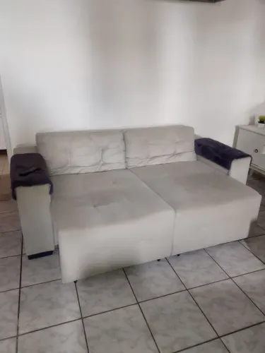 Sofá cama retrátil baixei o valor pra vender logo.