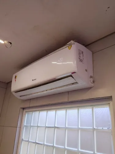 Manutenção e limpeza de ar condicionado 
