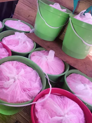 Pasta Rosa tira graxa lava as mãos