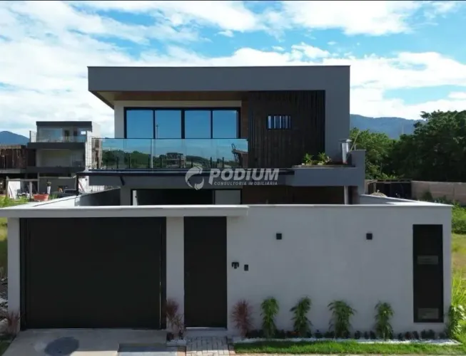 Recreio dos Bandeirantes | Casa Duplex 4 quartos, sendo 4 suites