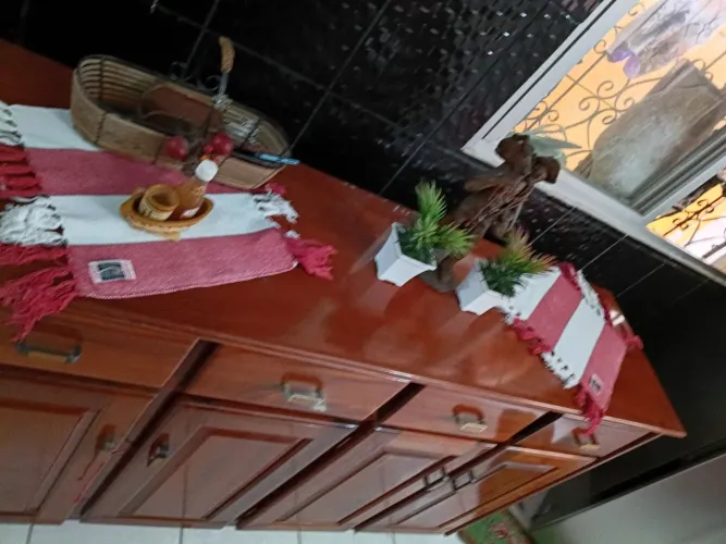 Mesa com 6 cadeiras