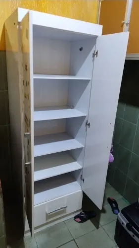 Roupeiro infantil,mas dá pra ser usado por uma pessoa adulta tbm