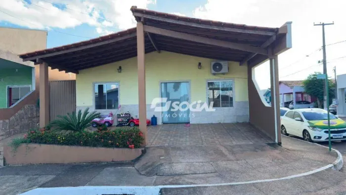 Casa com Piscina e Energia Solar no Condomínio Nova Era III