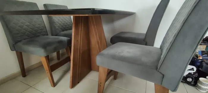 Mesa com 4 cadeiras