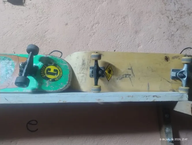 Vendo dois skate