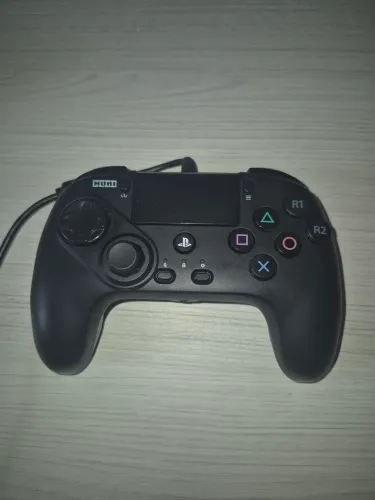 Controle Hori Octa PS4/PS5/PC (USADO 1 ANO SEM CAIXA)