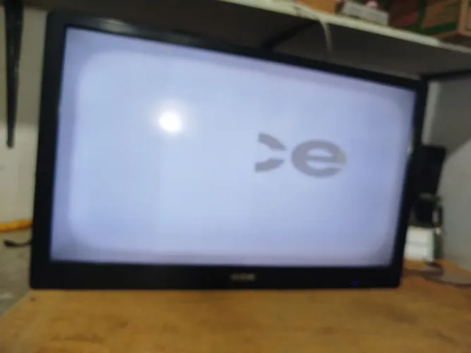 Vendo essa TV CCE, com defeito na Tela