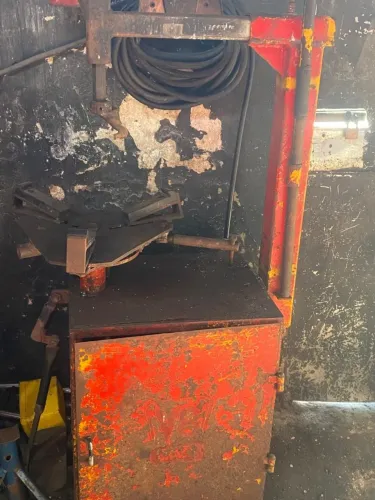 Máquina de desmontar pneus