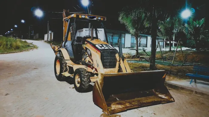 Retroescavadeira caterpillar 416D apenas 3000 horas
