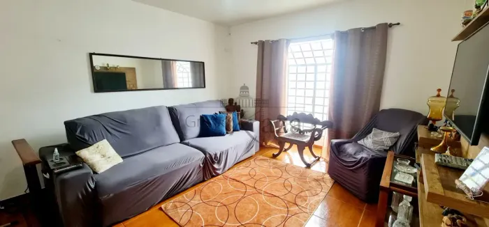 Oportunidade - Casa - Jardim das Indústrias - 3 Dormitórios - 95m².