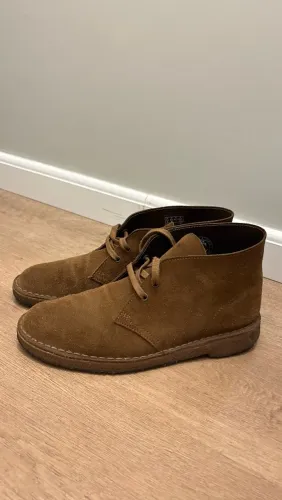 Bota Clarks