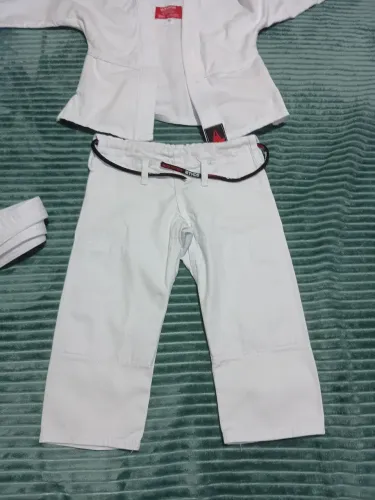 Vende-se kimono    chamar no whatsapp *