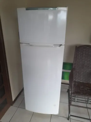 vendo geladeira Consul biplex usada funcionando perfeitamente livre para teste