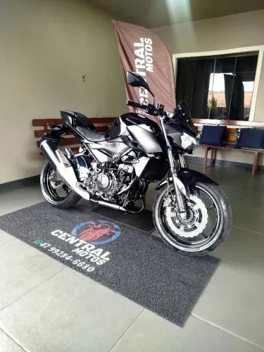 Vende-se Linda Z400 top Financiamos *