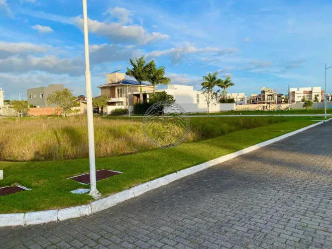 Terreno à venda em condomínio fechado no Campeche - Florianópolis