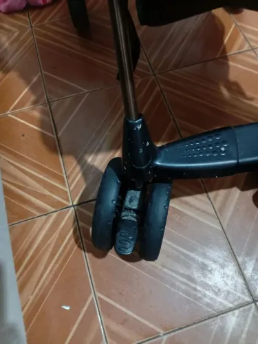 Vende um carrinho de bb semi novo
